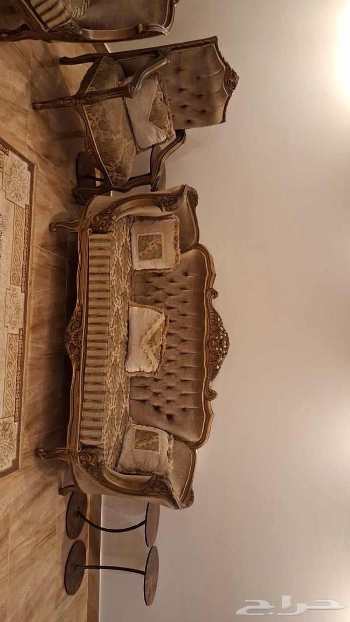 Complete sofa set with carpet, curtain, and entrance64539130311171110