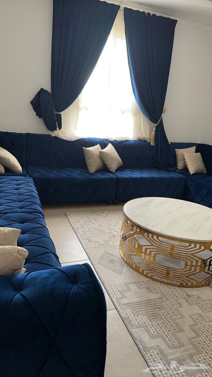 Tables and sofas64455536035715111