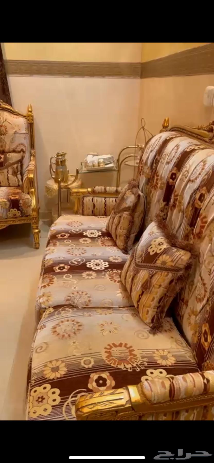 كنب مع طاولات للبيع64536210036225110