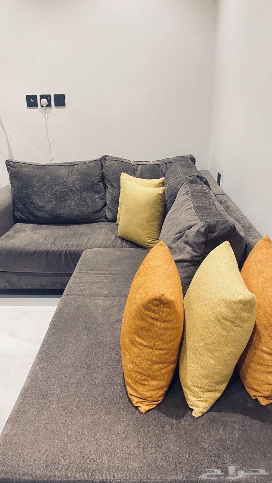 Sofa, table, and lamp64539570969475114