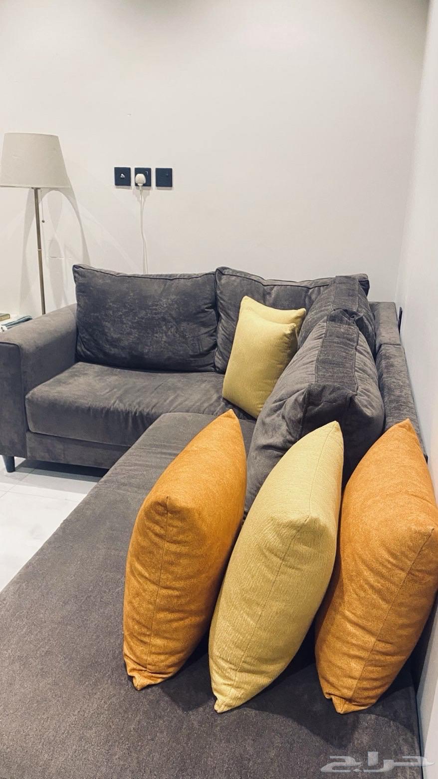 Sofa, table, and lamp64539570969475113