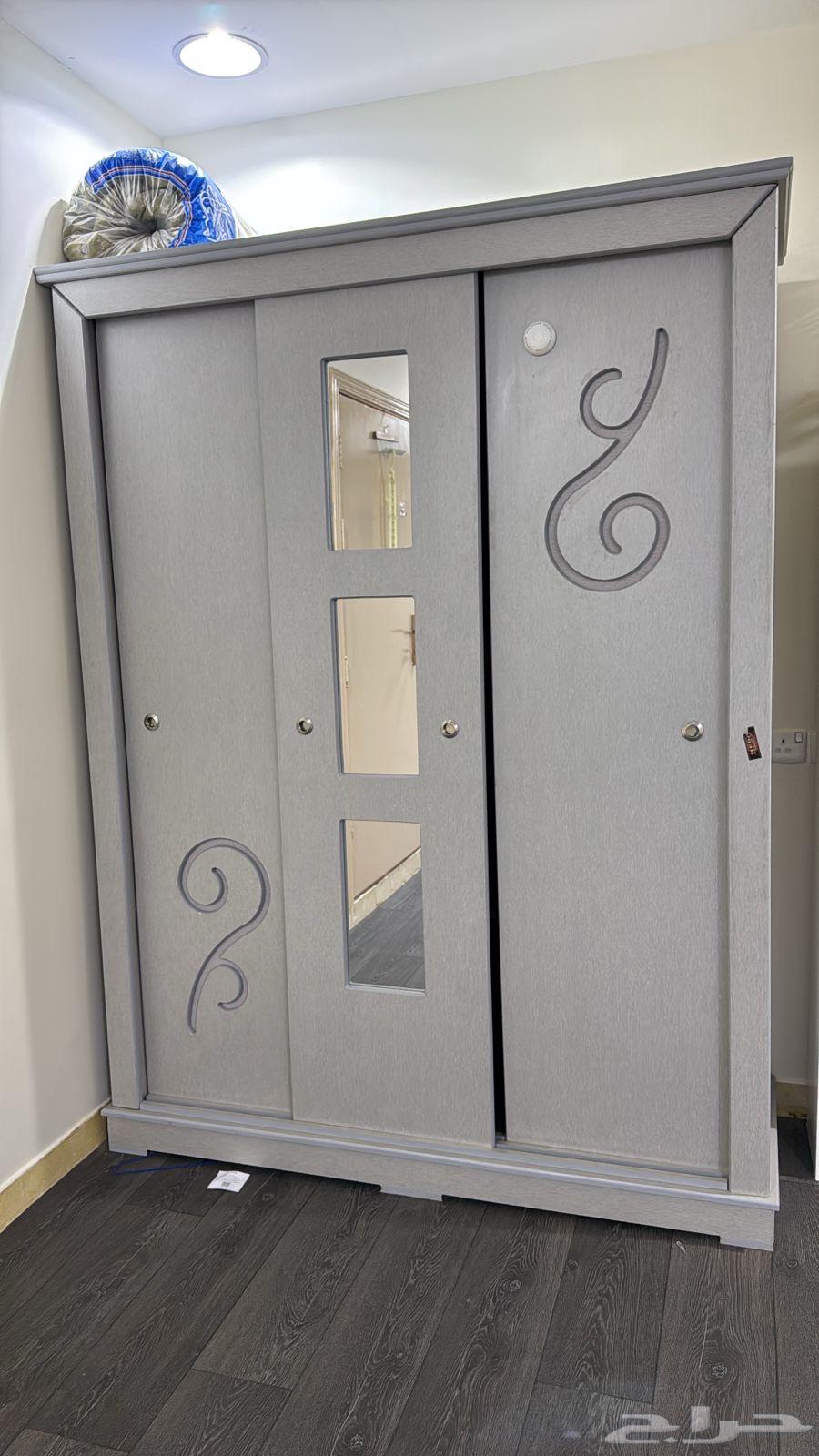 دولاب ملابس شبه جديد مطلوب 600 ريال64540323621506110