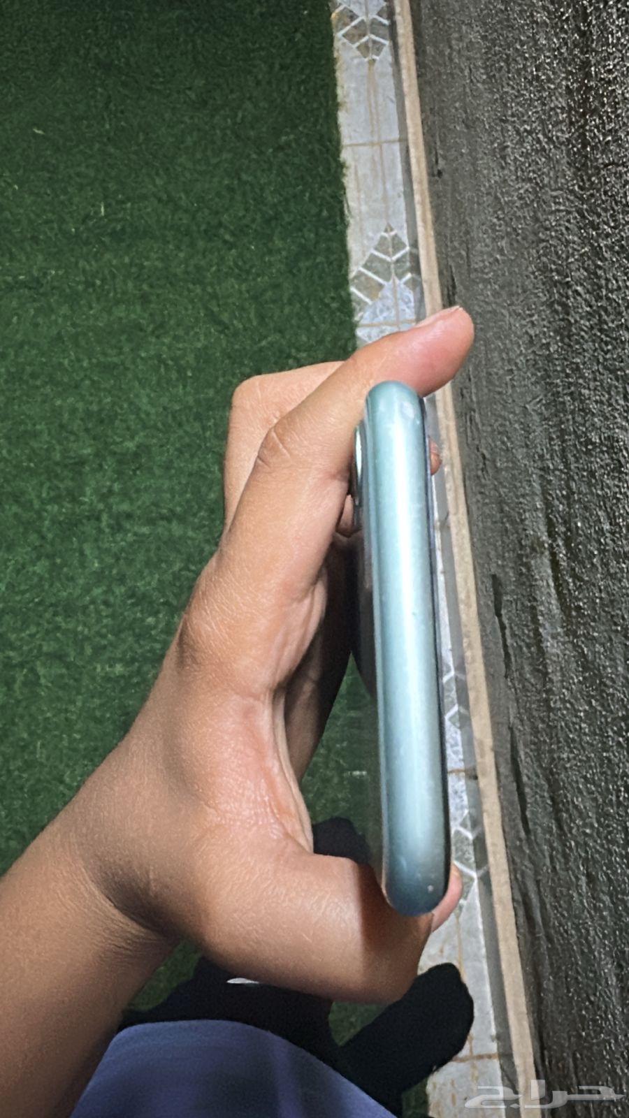 جوال11 مستخدم التصوير حلو لون أخضر وفيه كسر خفيف64535349855235114