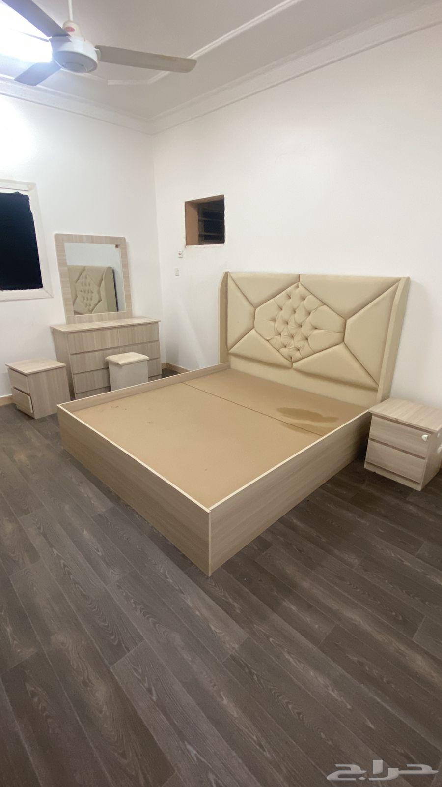 غرفة نوم وكنب حرفLمع طاوله ومدات للبيع للتواصل058308664535694949378114