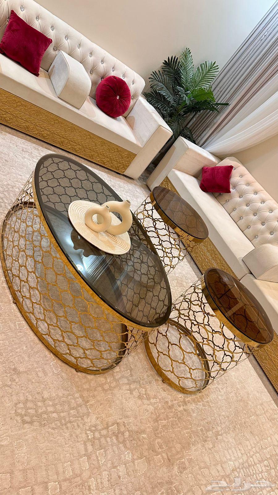 Basic table with two side tables64538148529795110