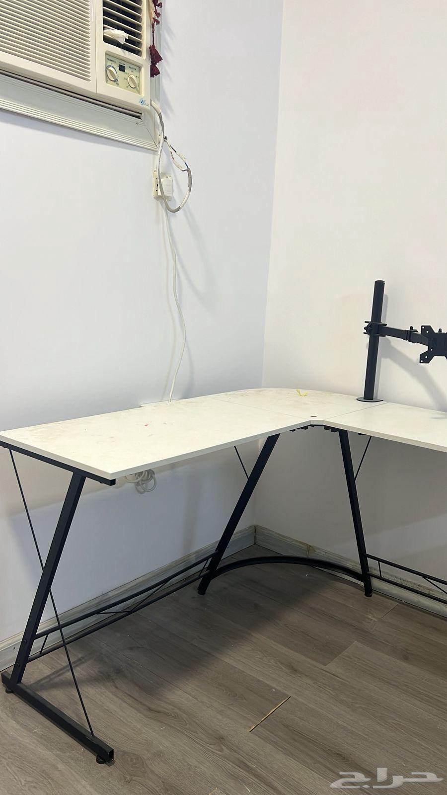 Chair and table64541735752193111