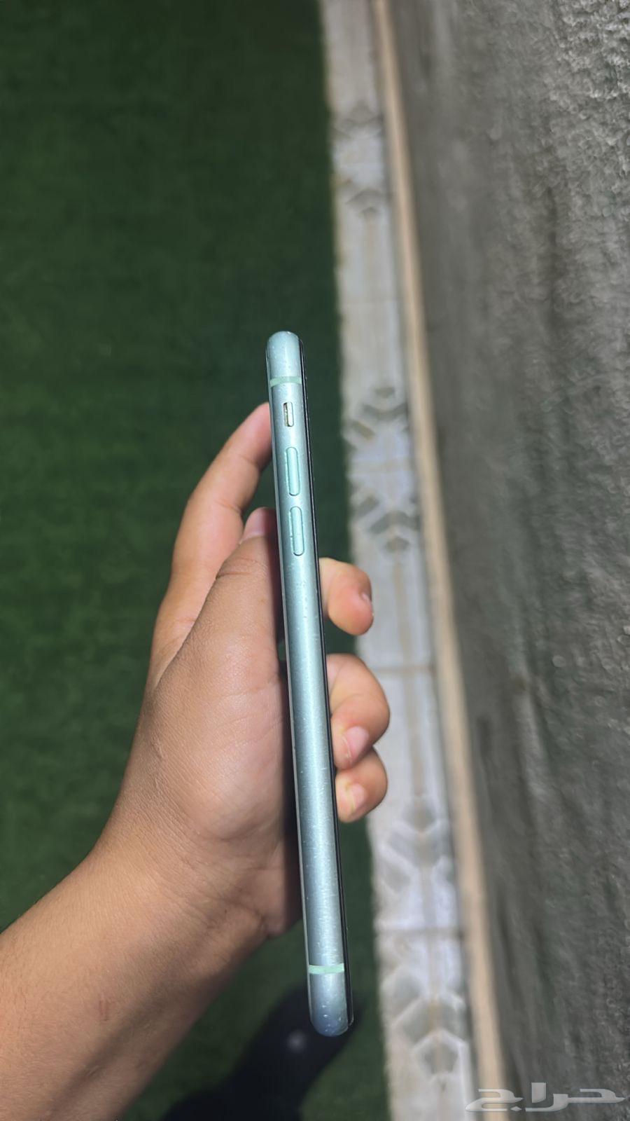 جوال11 مستخدم التصوير حلو لون أخضر وفيه كسر خفيف64535349855235113