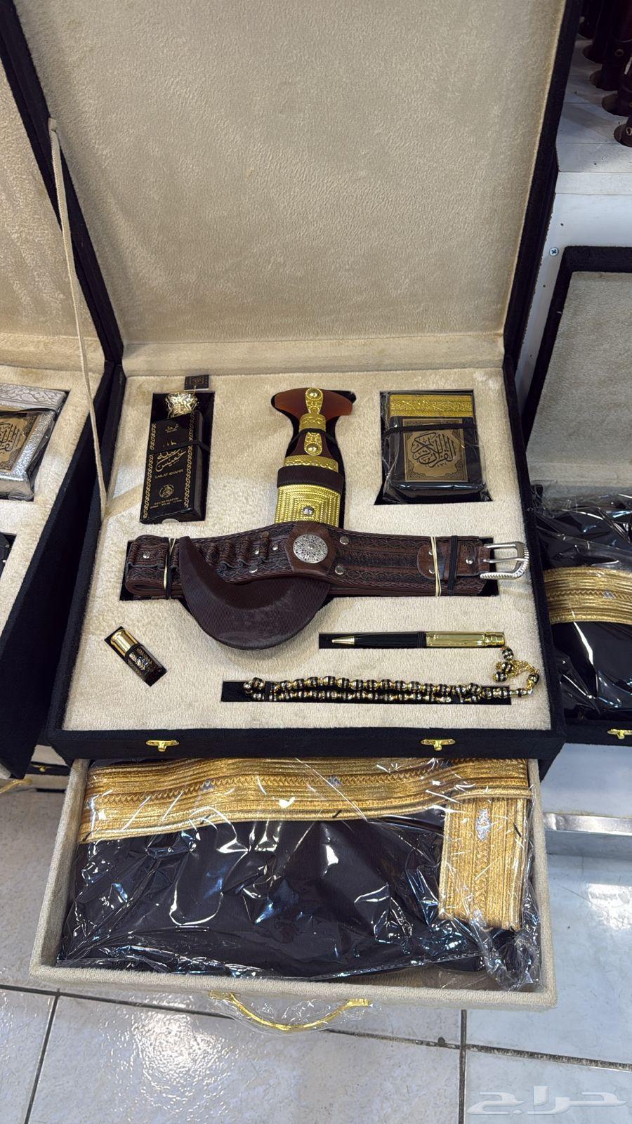 علب الهدايا والسيوف جاهزة وعلى طلبكم في الخامات64539500366209114