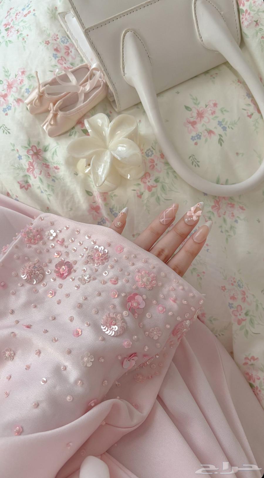 عباية لون وردي مع خرز تطريز مورد64542118760963112