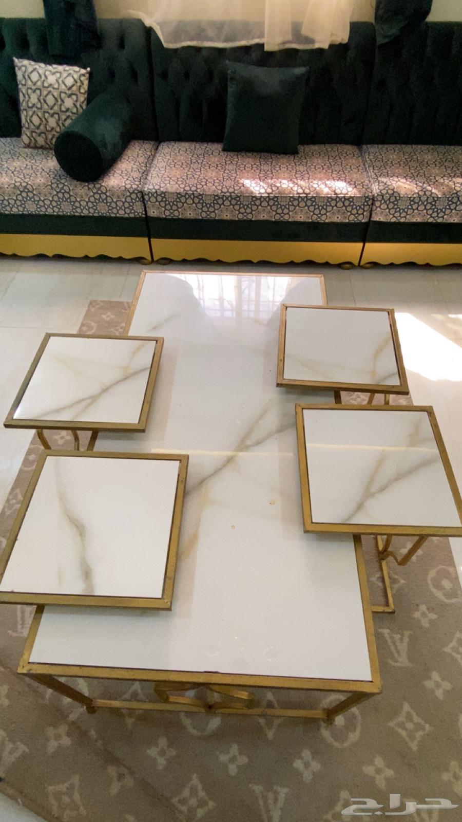طاولة جديده مافيها كسر  معها طاولات خدمه64549275844867110