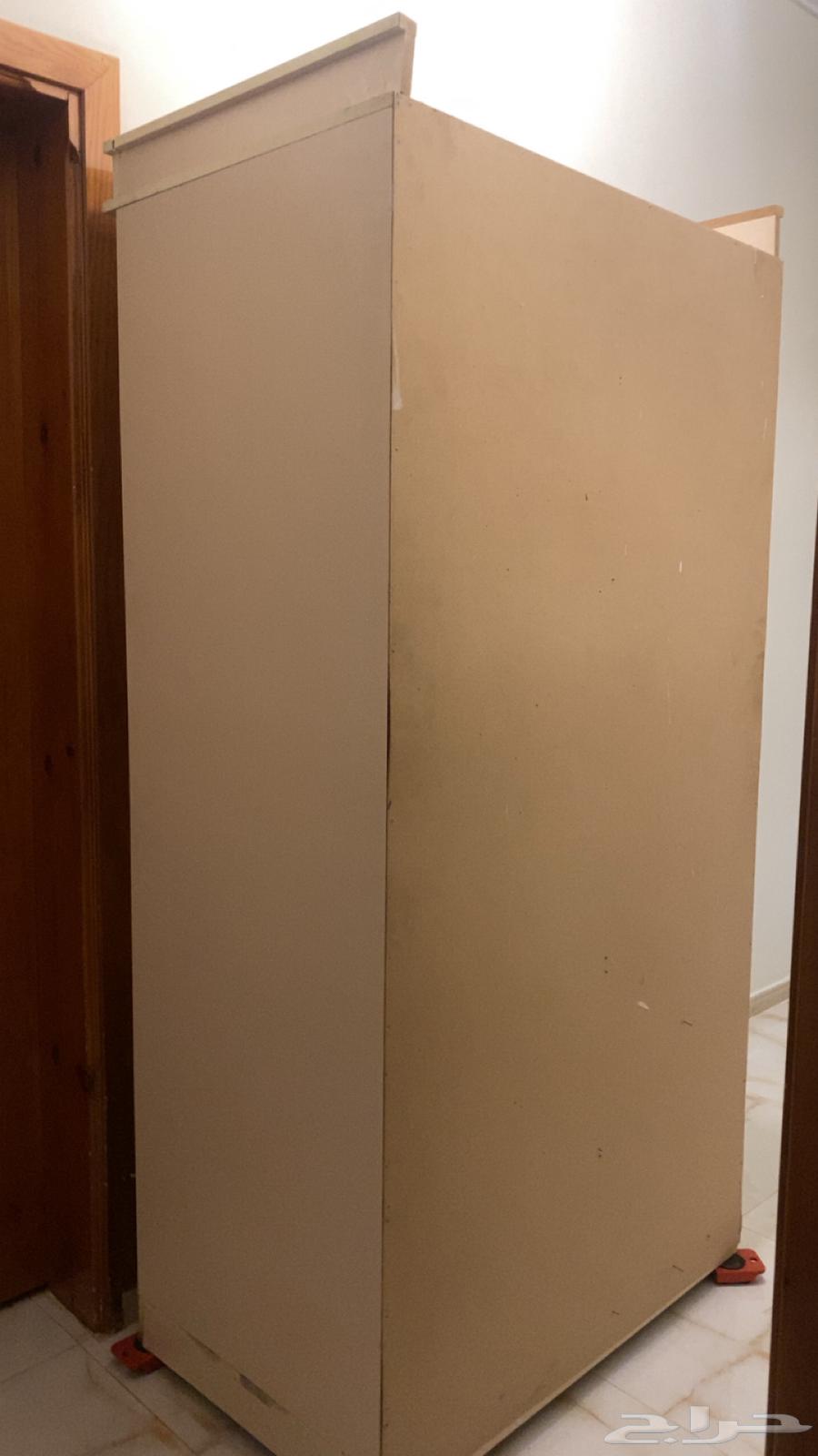 دولاب كبير جديد هو مقلوب بس عشانه كبير مقدر الفه64553327881985110