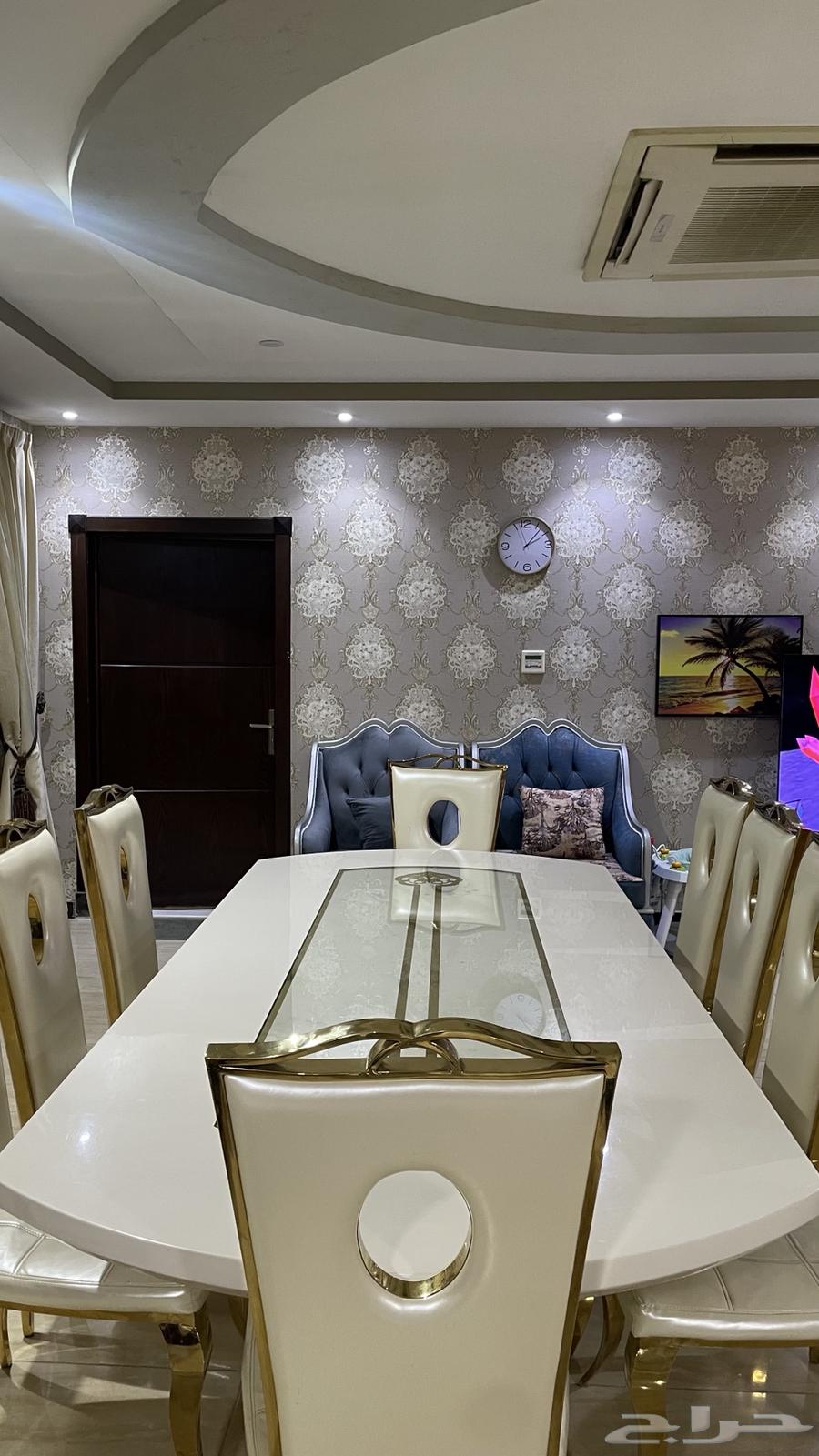 طاولة طعام مع طاوله بوفيه للبيع64548547465859110