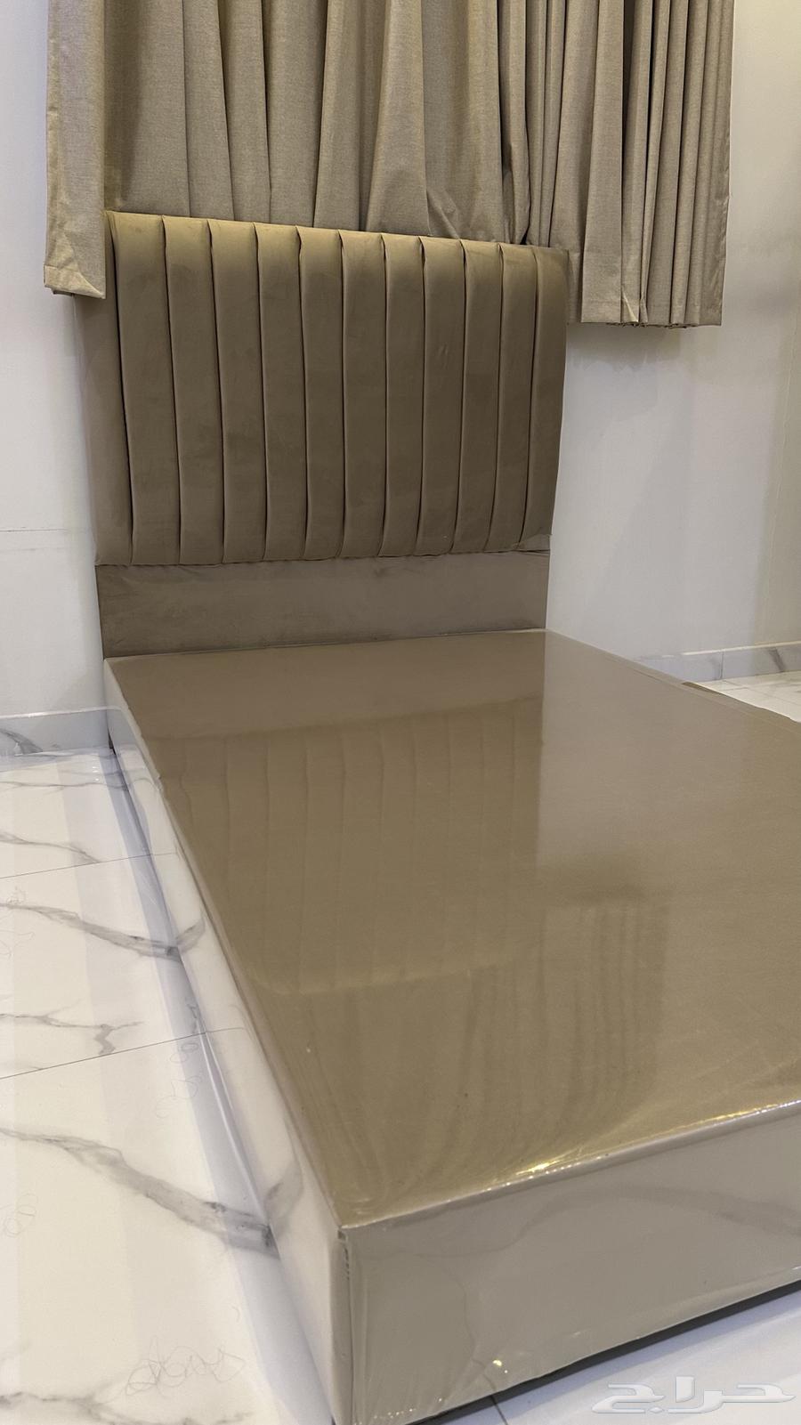 Single and a half bed, 190 cm long, 120 cm wide64544991084803113