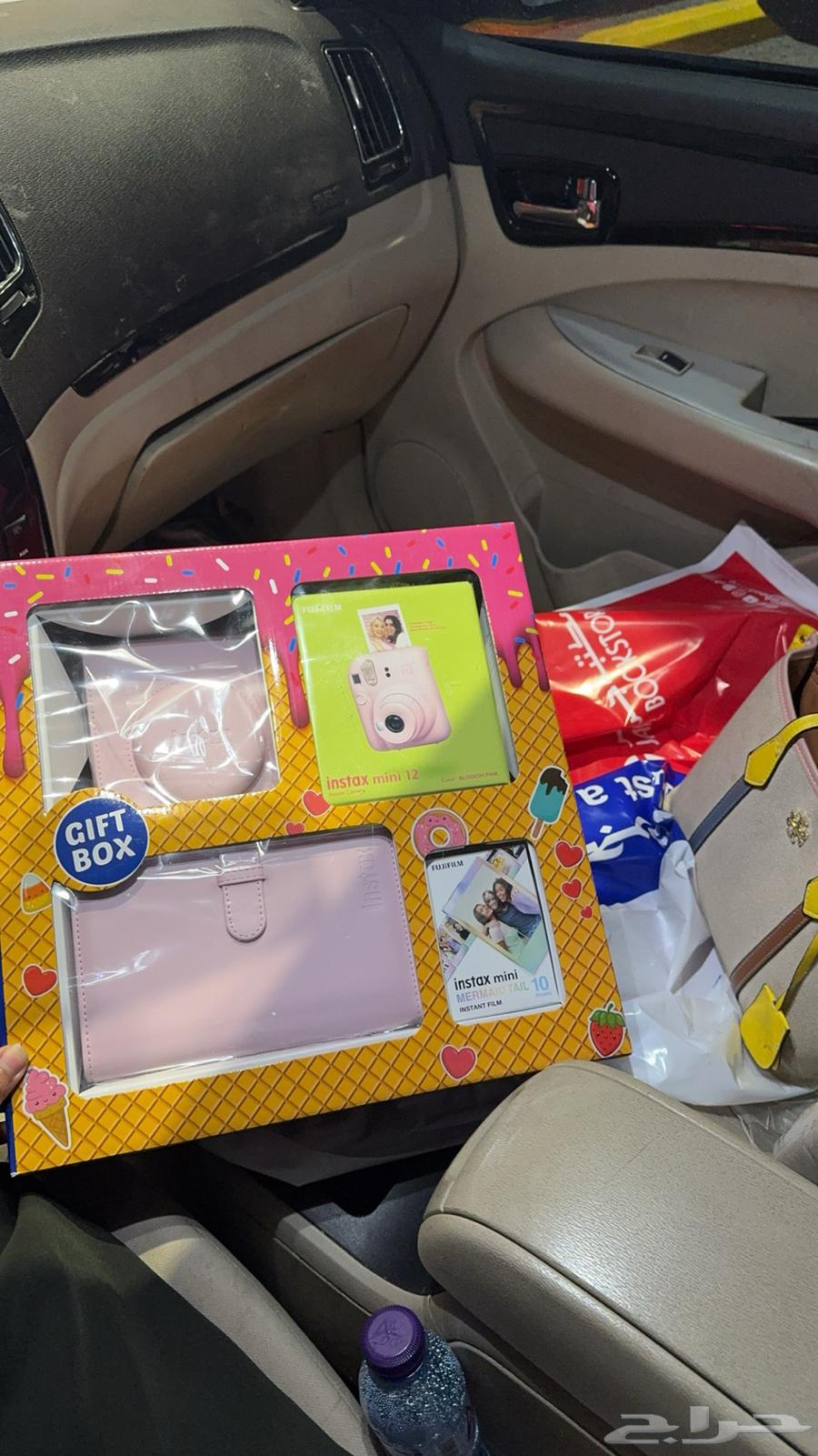 Fuji instant camera64548938744449110