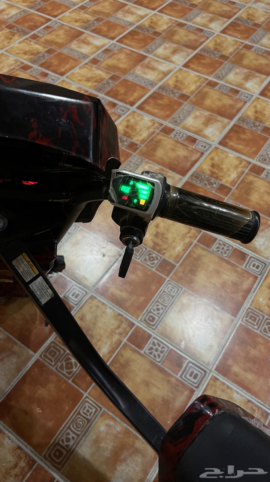 سكوتر كهربائي مع كرسي للبيع   . بطارية ممتازة64552859772419110