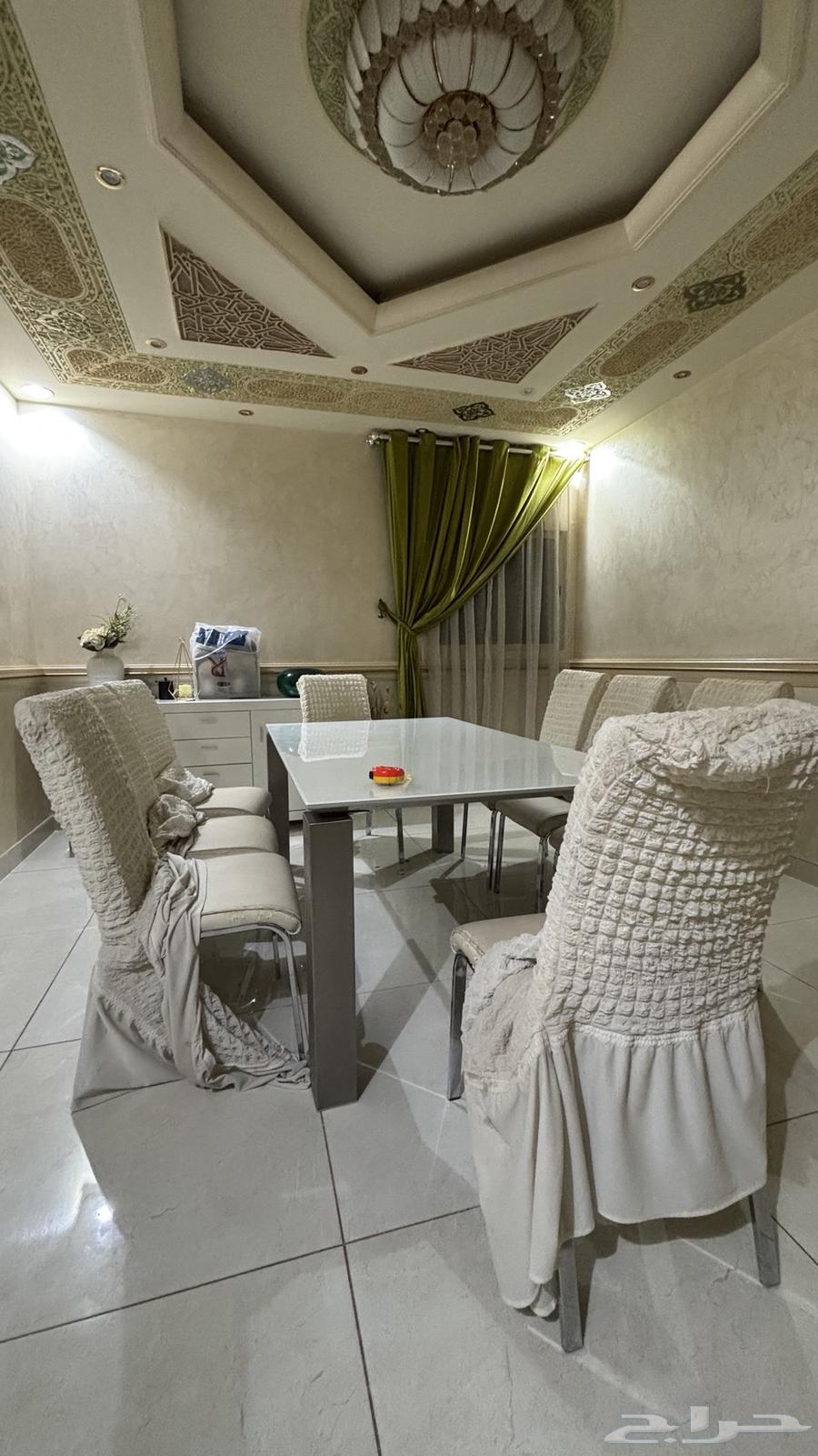 Dining table64552930715649111