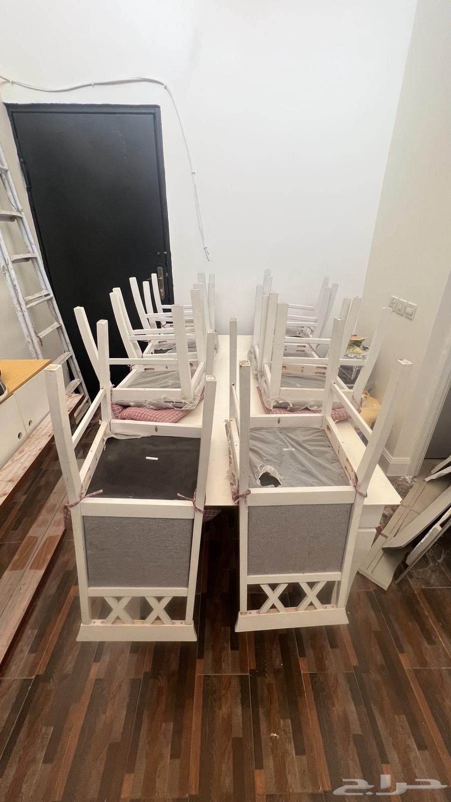 Dining table64551090582530110