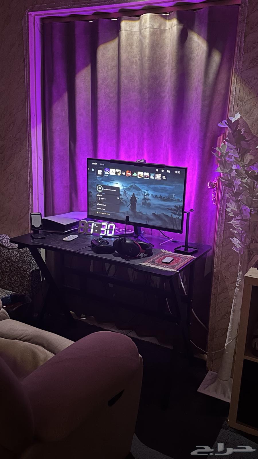 شاشة مع الطاولة للبيع64552746793219110