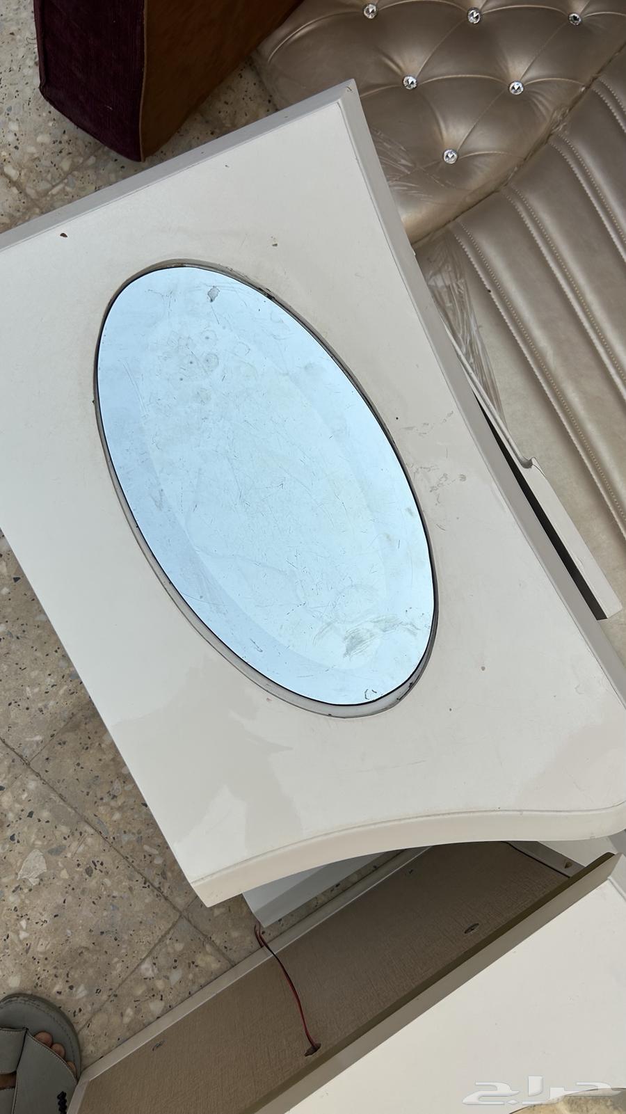 Bed head, stands, and brooms64547902293505114