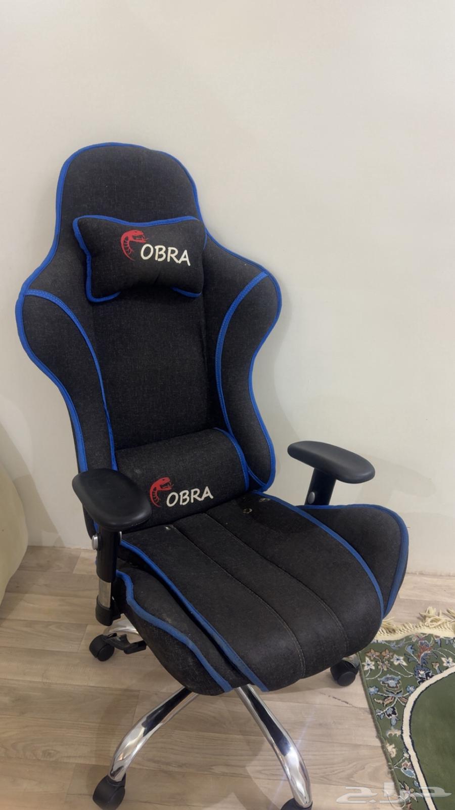 كرسي قيمنق و طاوله للبيع64547527359362110