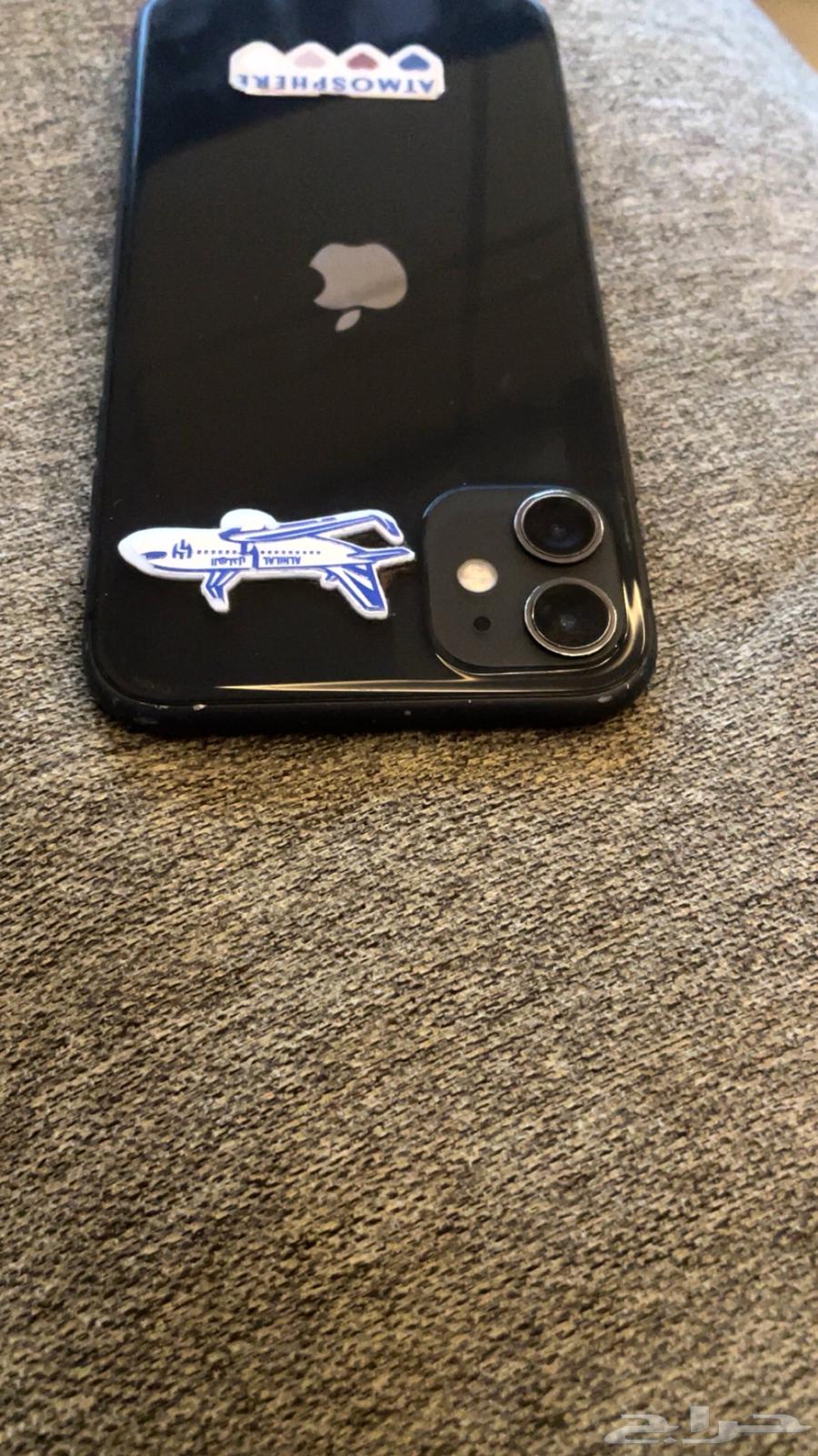 iPhone 11 for sale with a cracked screen but does not affect performance64545602050563113