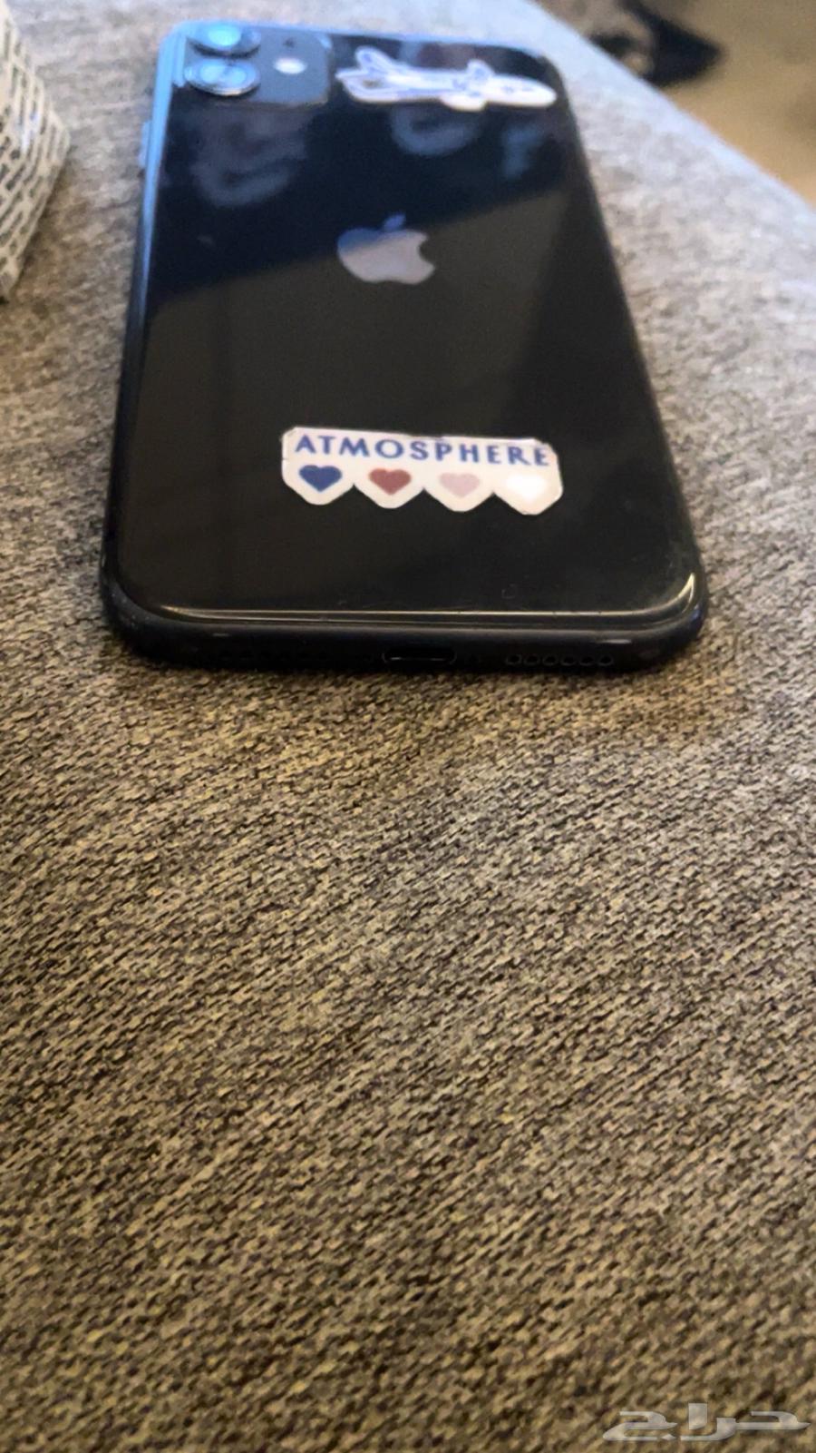 iPhone 11 for sale with a cracked screen but does not affect performance64545602050563114