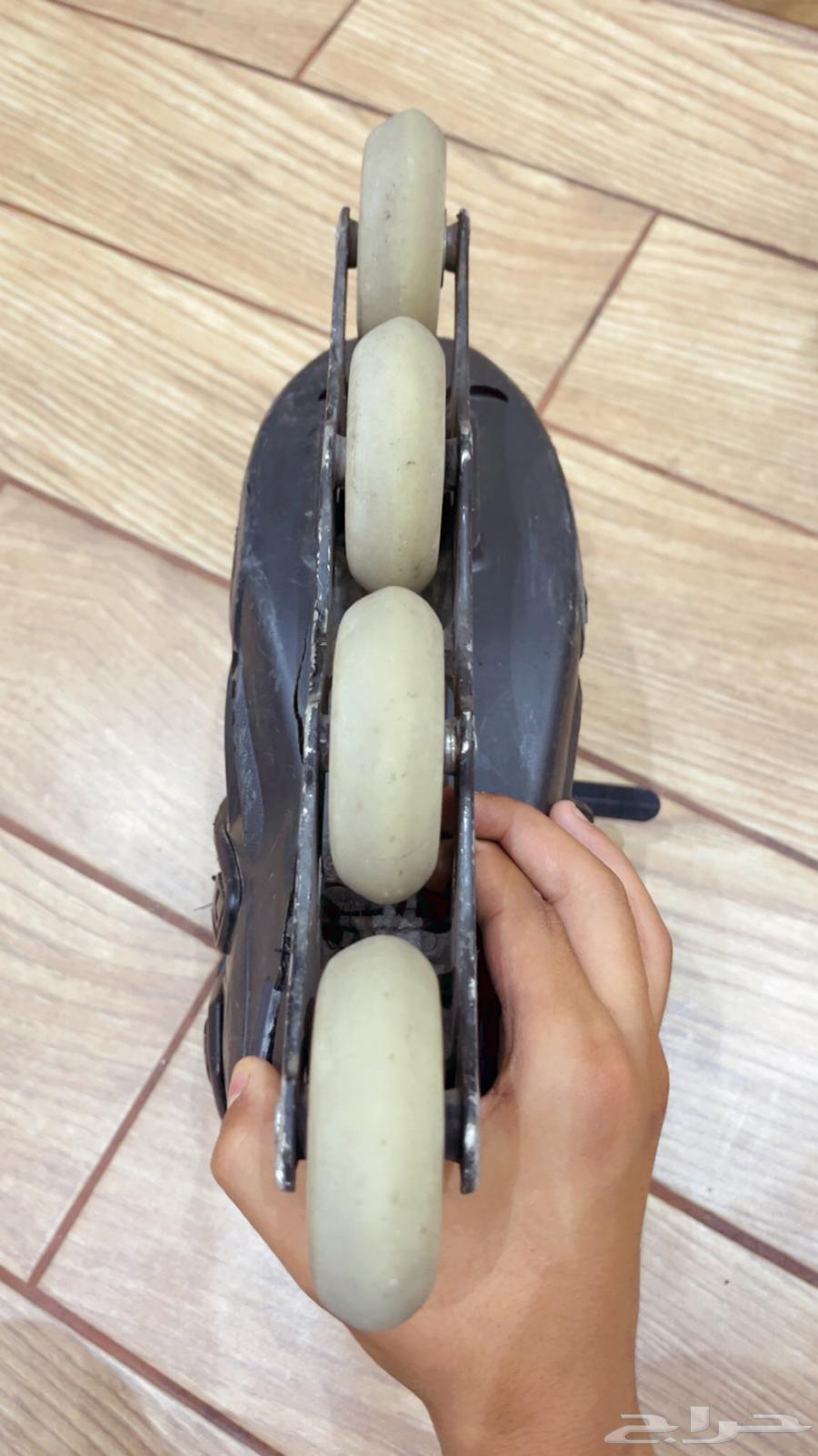 سكيت رول للبيع نضيف فيه خدوش مقاس 3864552235042818114