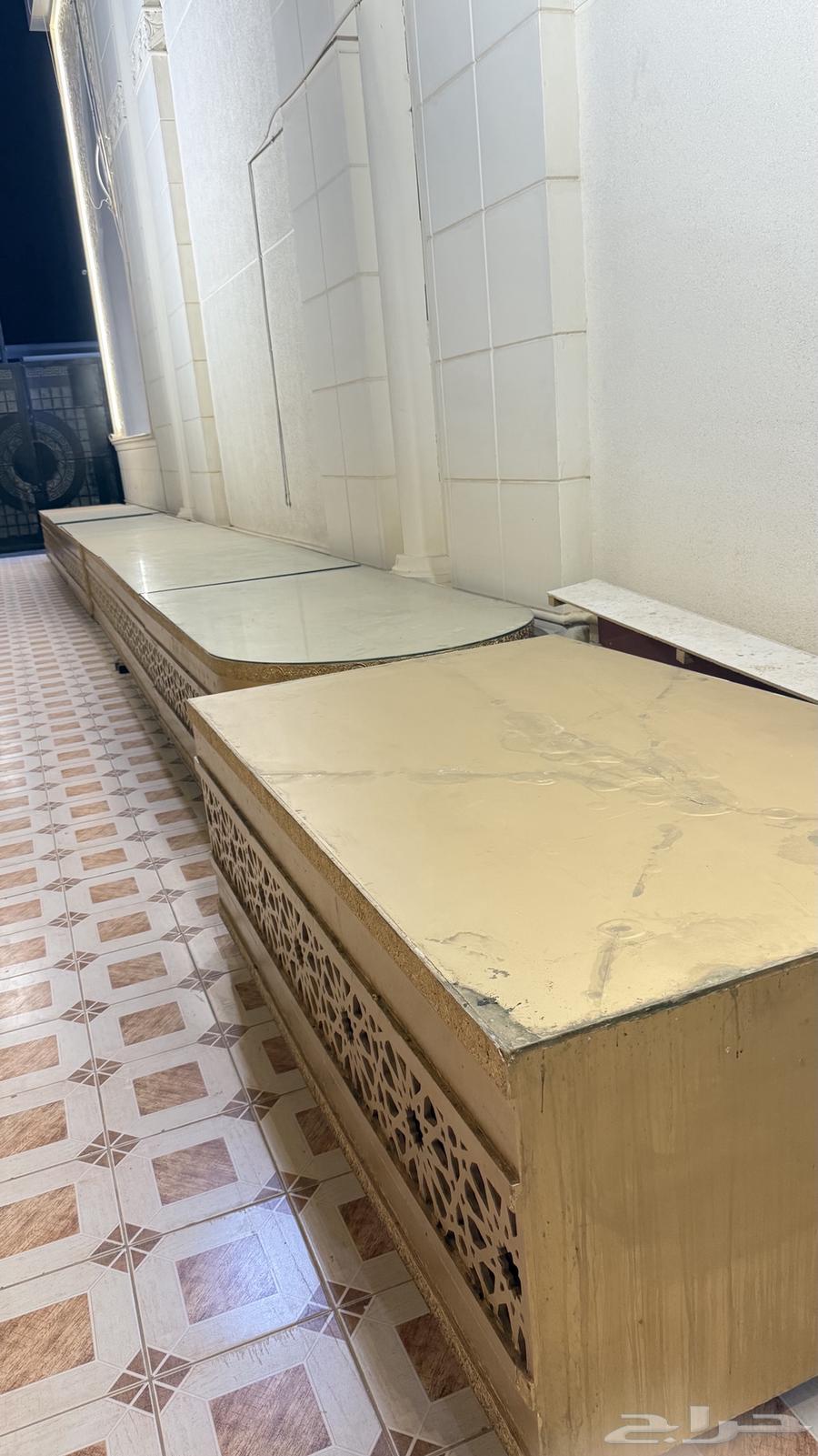 Buffet table right palace never broken before64543846159618113