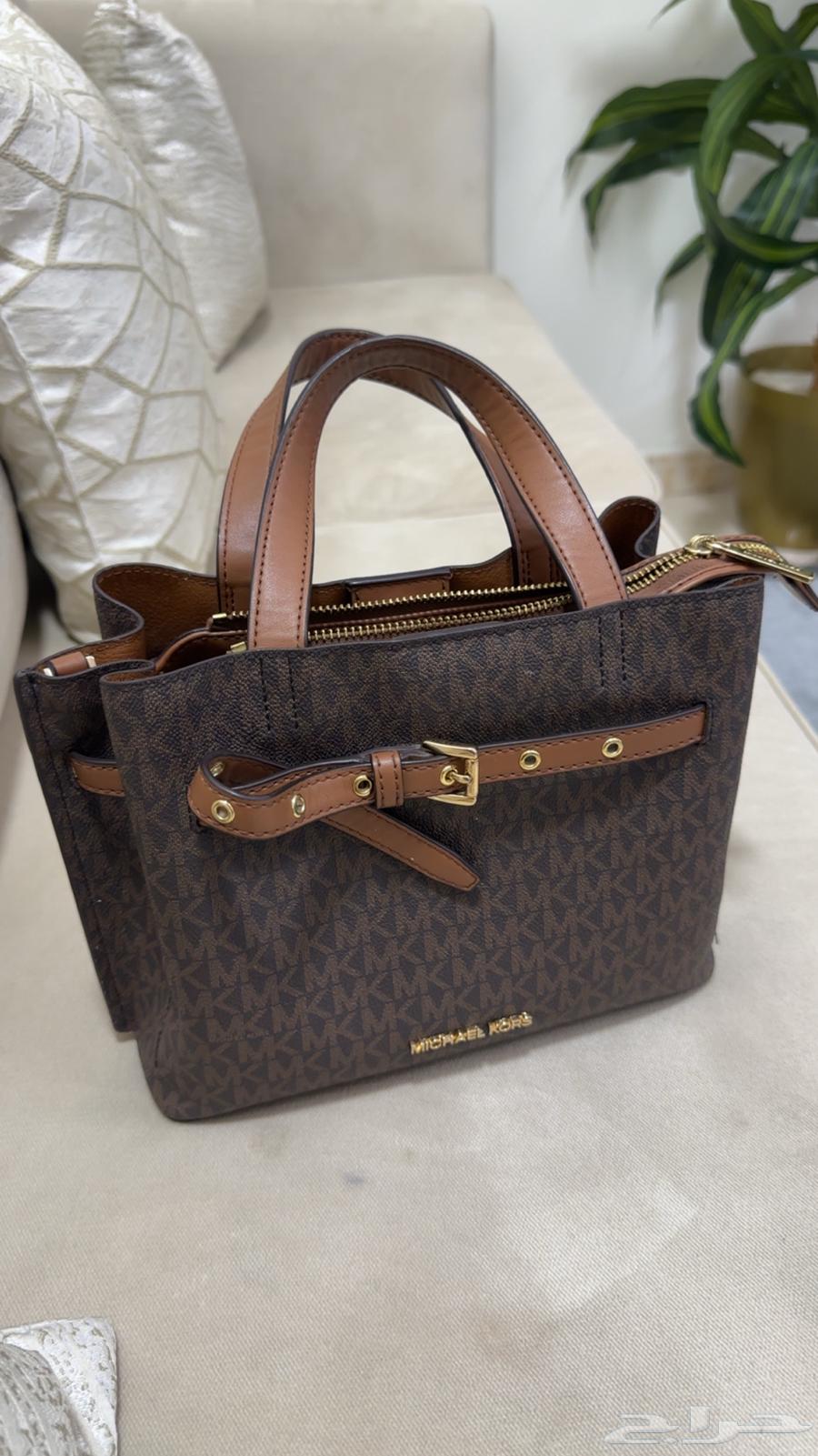 شنطه مايكل كورس شبه جديده شريتها 1050ابيعها 30064549683734147110