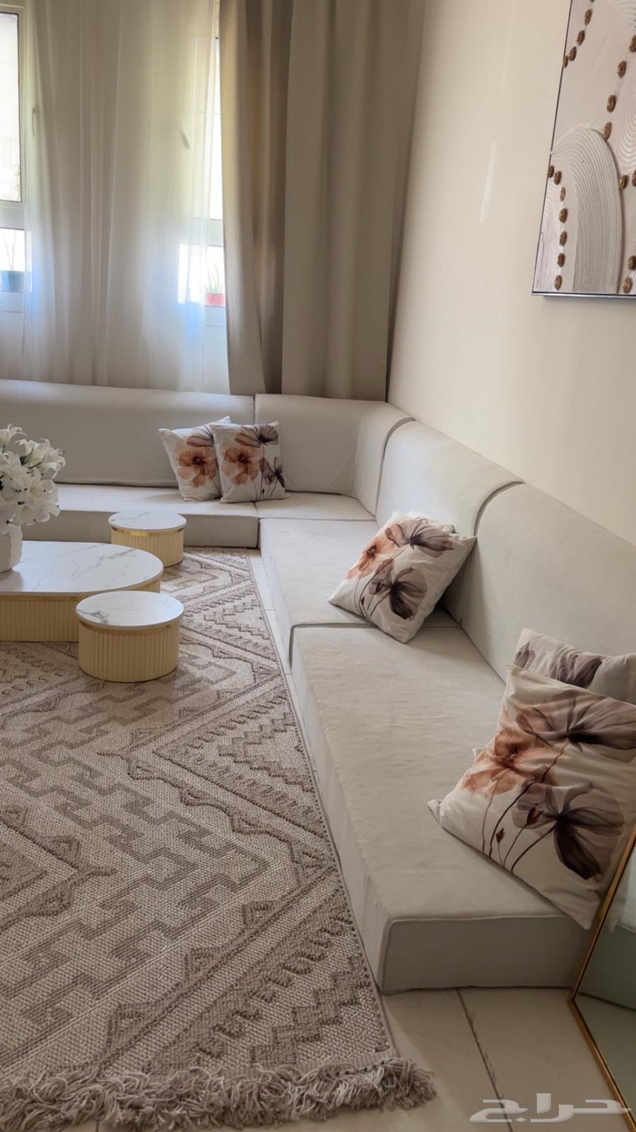 Floor seating set for sale with tables and cushions, price 150064546144694402110