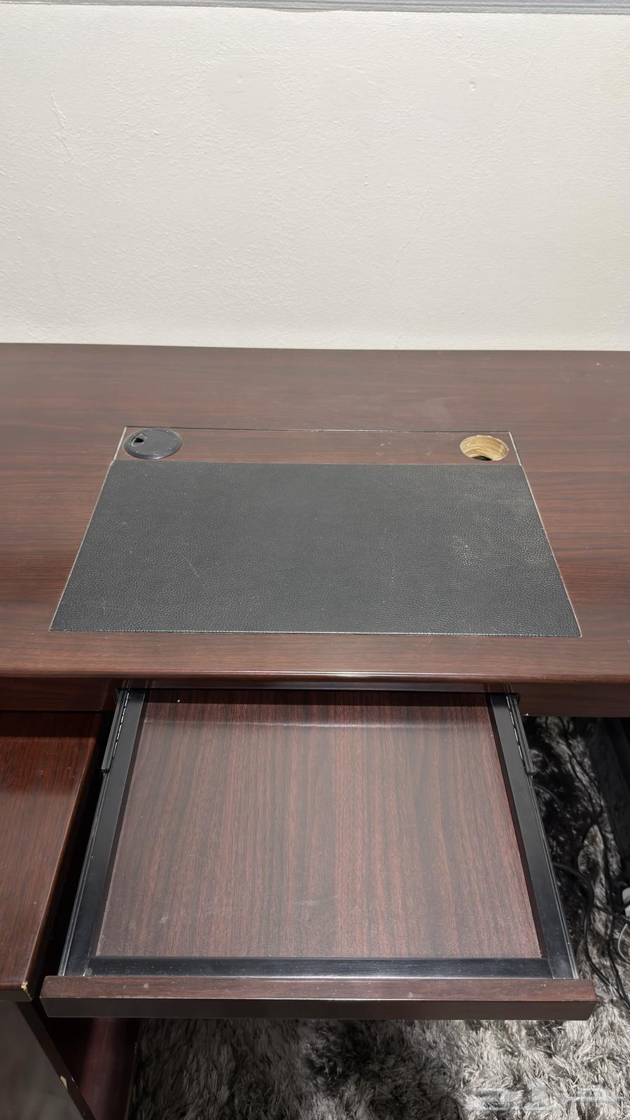 طقم مكتب كبير للبيع (حاله جيده)64550661582465114