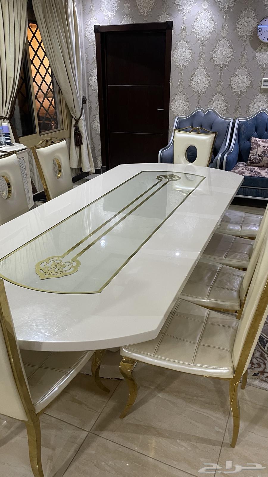 طاولة طعام مع طاوله بوفيه للبيع64548547465859112