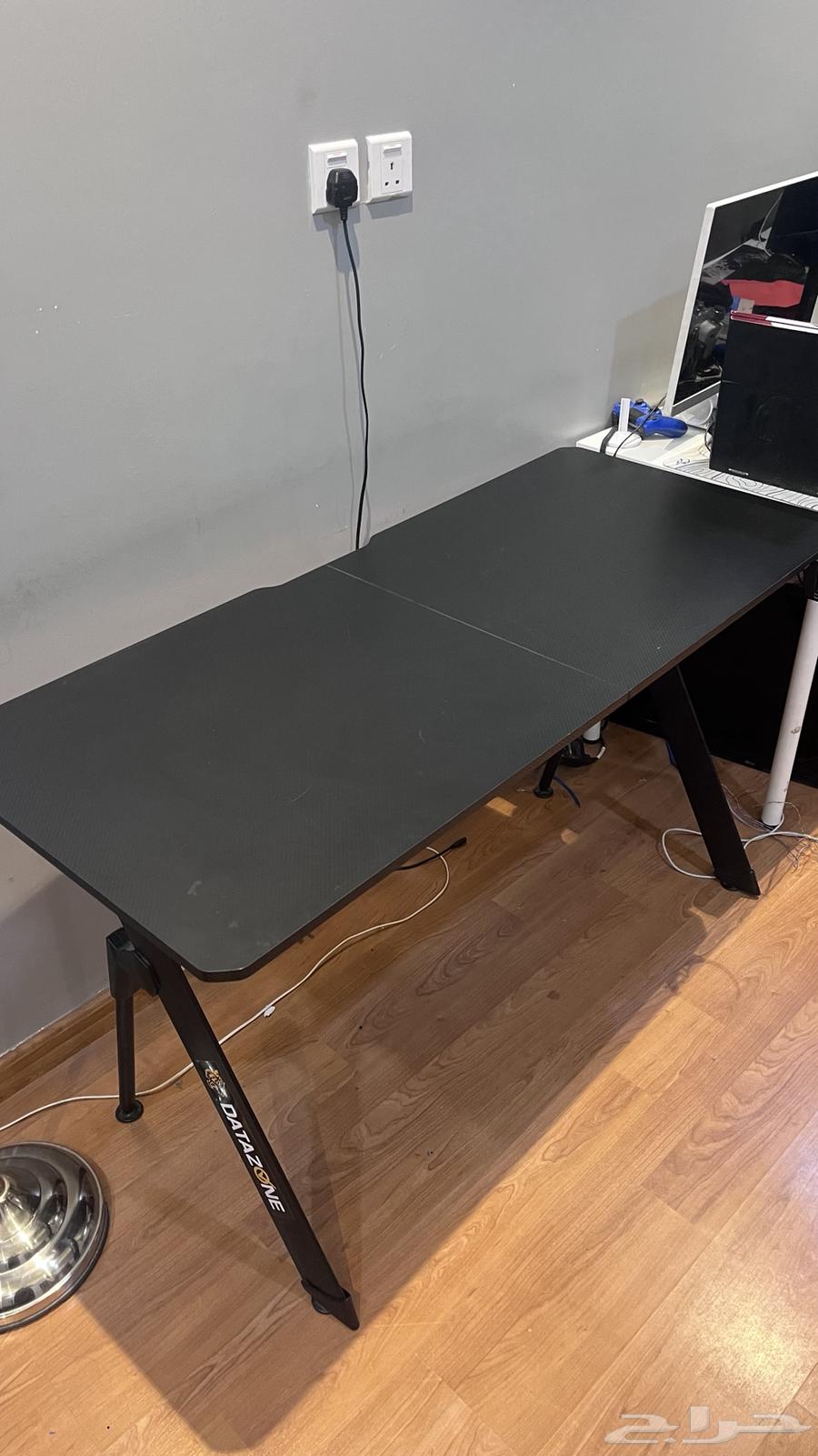 طاوله قيمنق64547527311874111