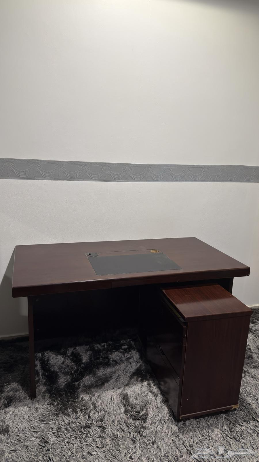 طقم مكتب كبير للبيع (حاله جيده)64550661582465111