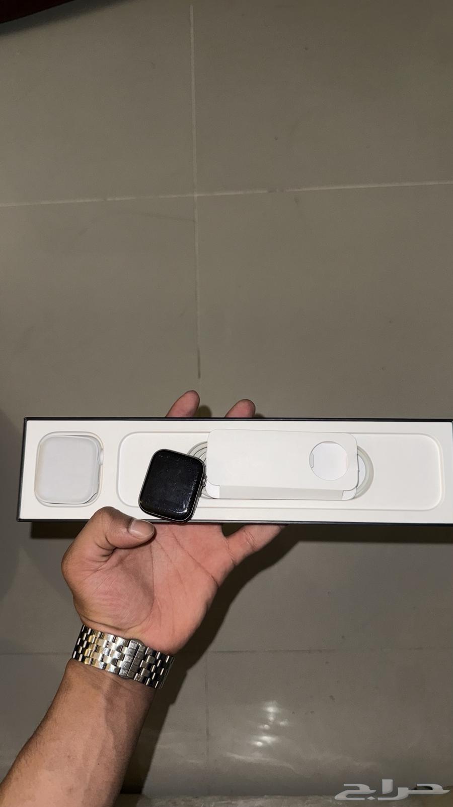 Apple Watch Series 8 44mm used with all its accessories64547207836419111