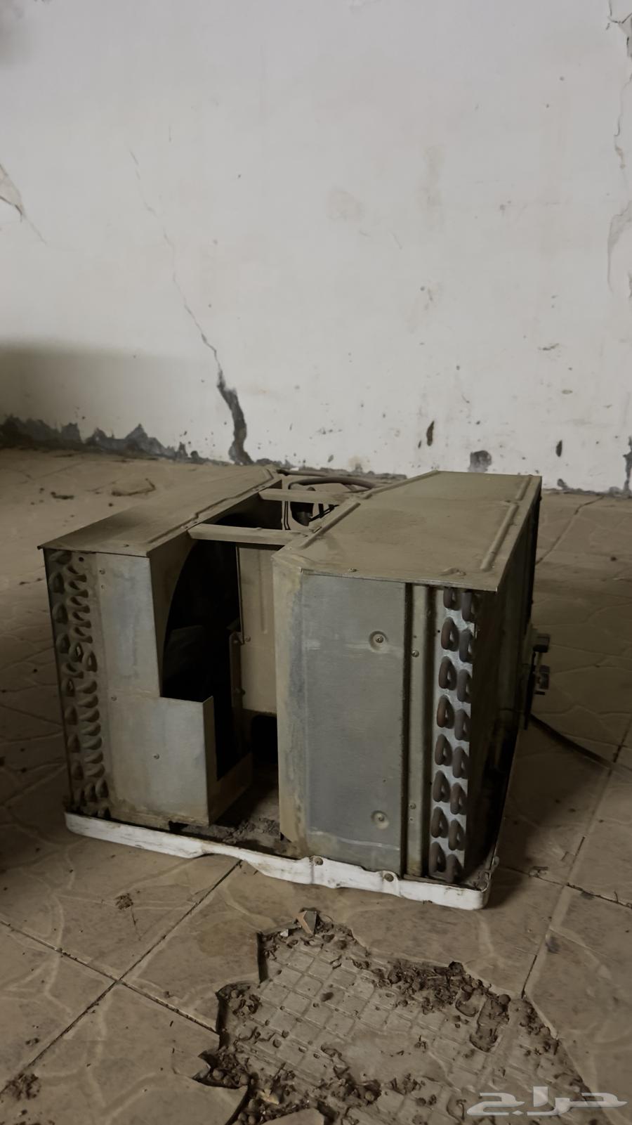 Refrigerator, two window air conditioners, gas stove64551003613058111