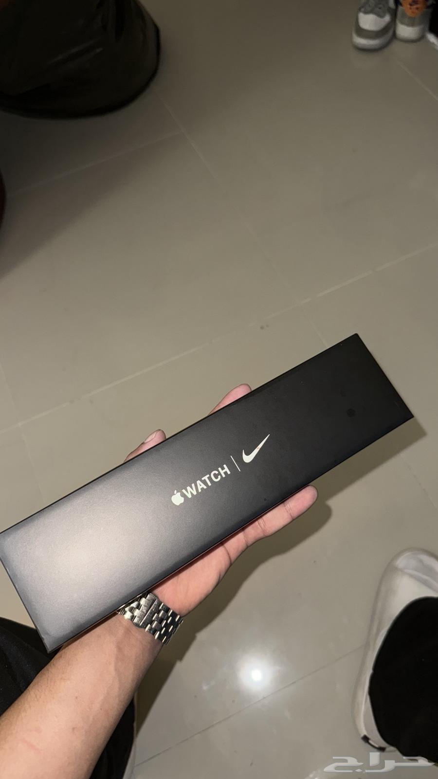 Apple Watch Series 8 44mm used with all its accessories64547207836419110