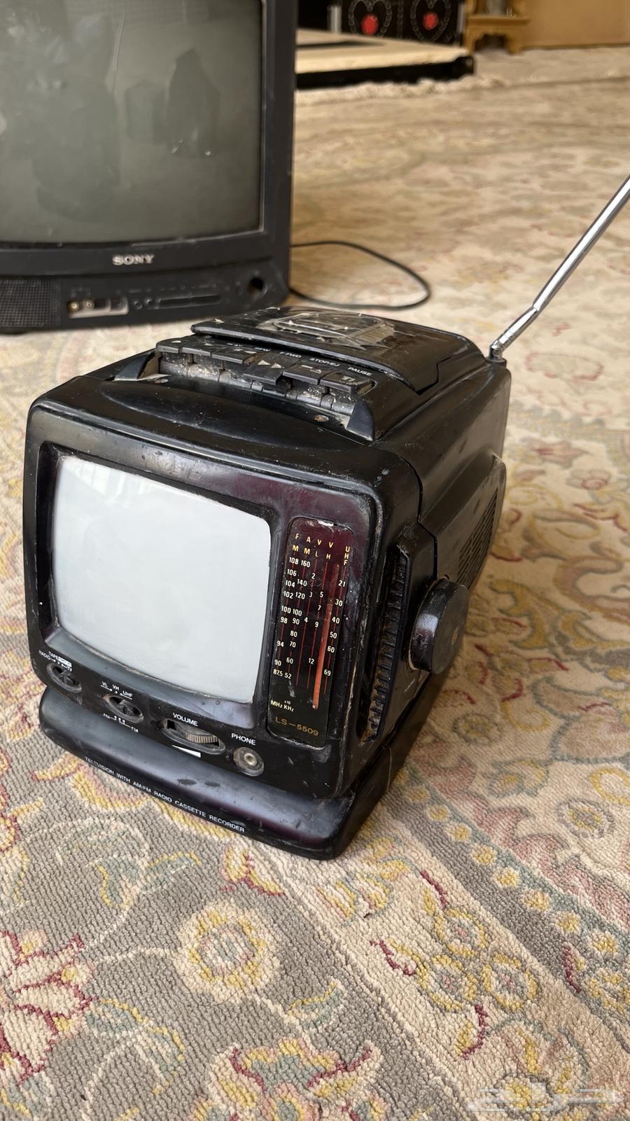 Heritage Radio and Heritage Screen, Operational Condition Required, for Sale64548252506243114