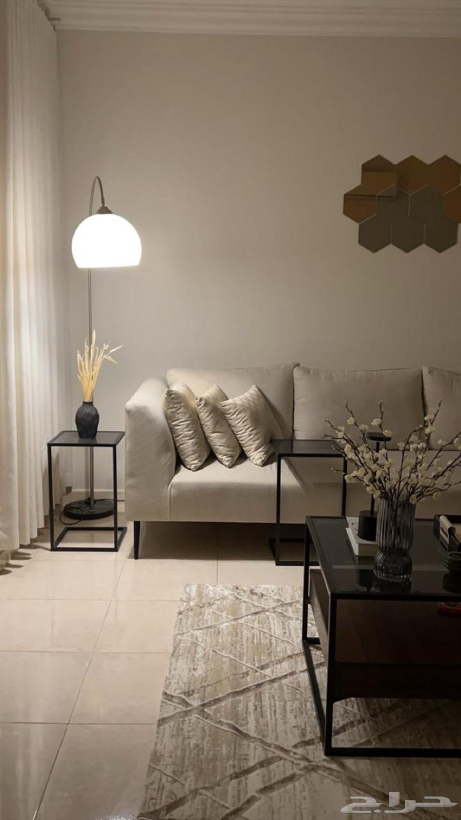 Furniture (Guest and Service Table Set)64545274328323110