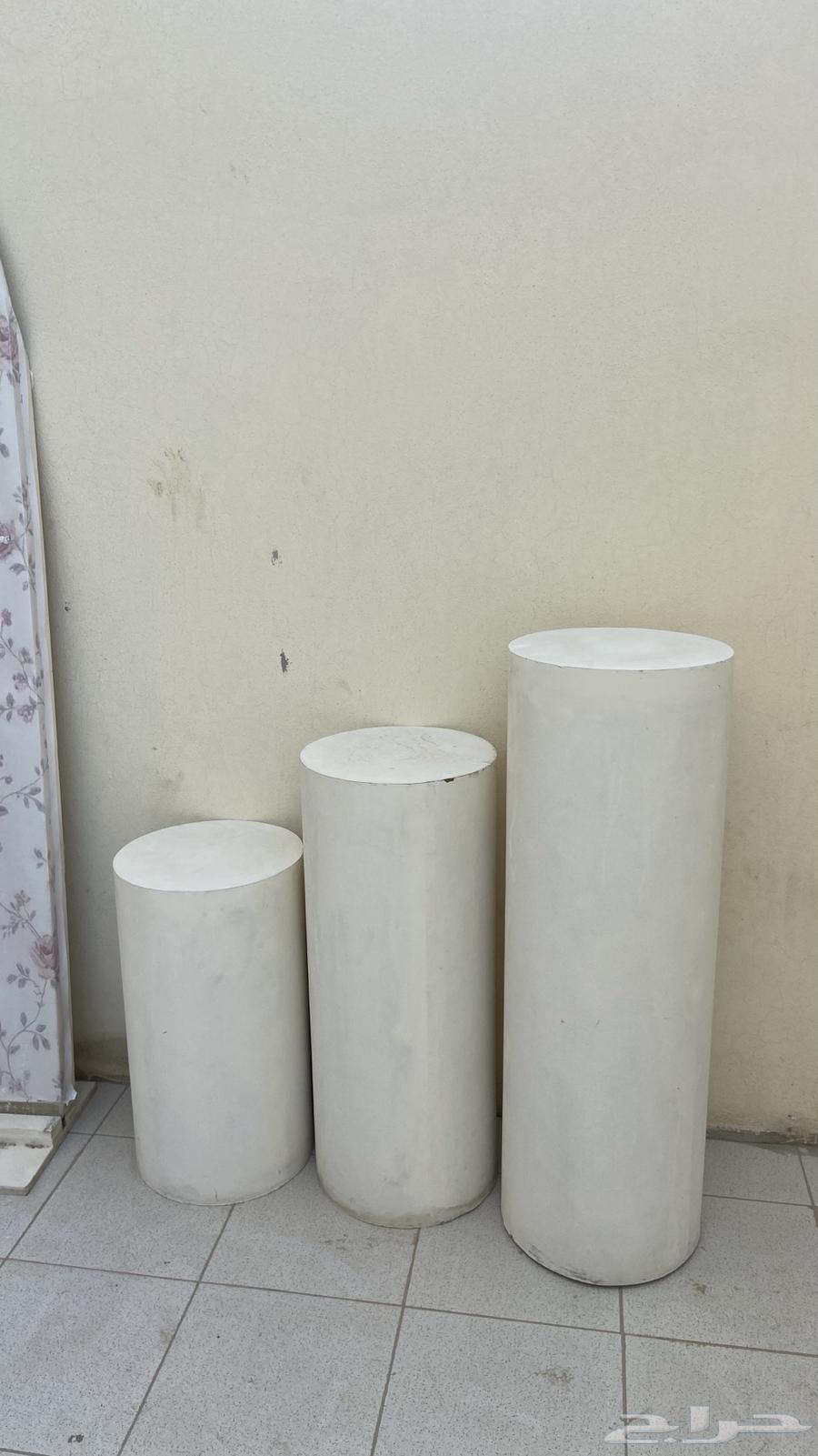 Display stands and tables for auction64548924349569113