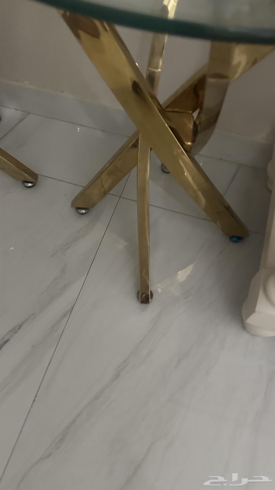 Medium-sized serving tables64547749494402114