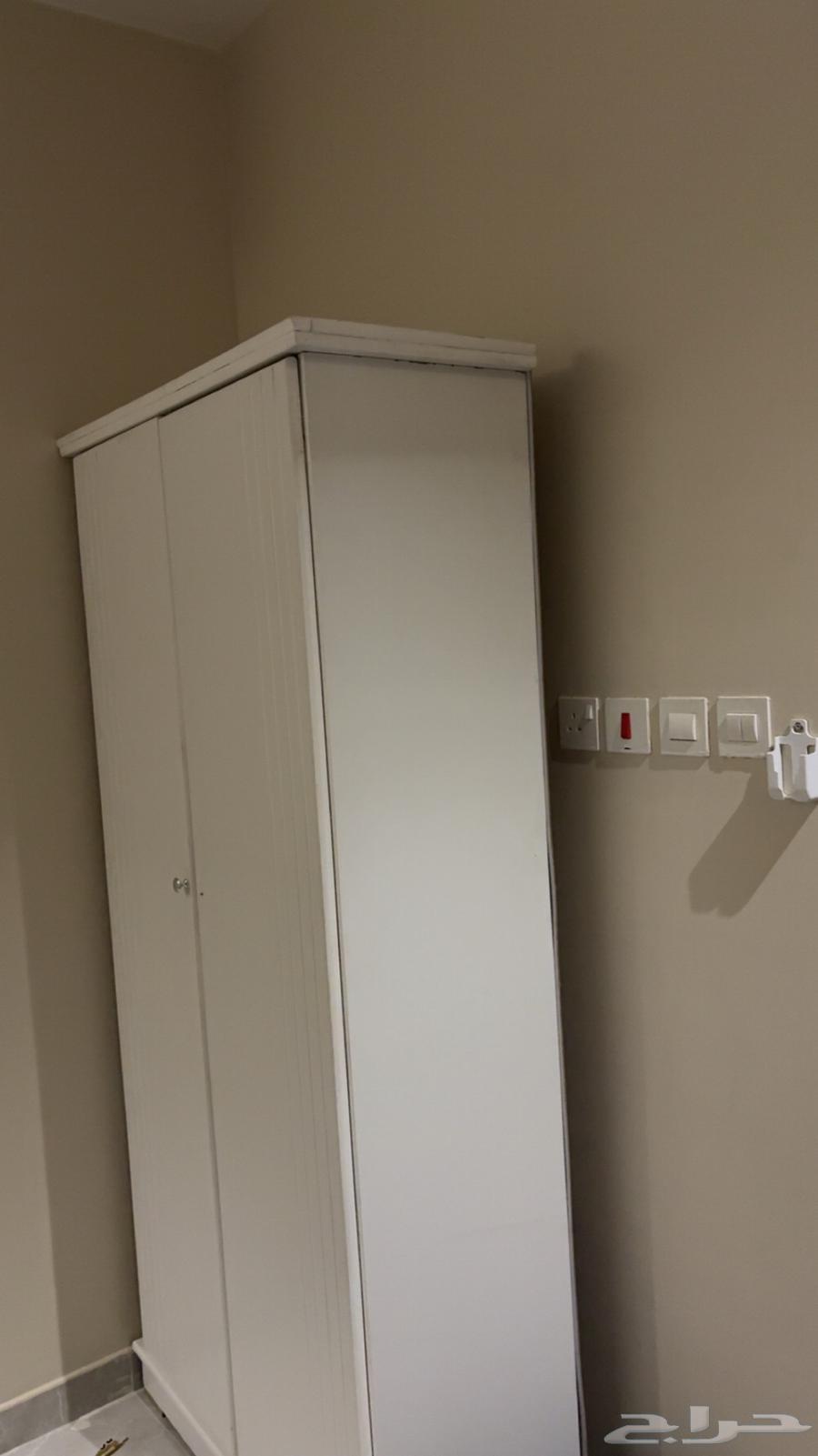 دولاب وطاولتين خدمه وطاولة تلفزيون وطاوله تنصفط64550303890817112