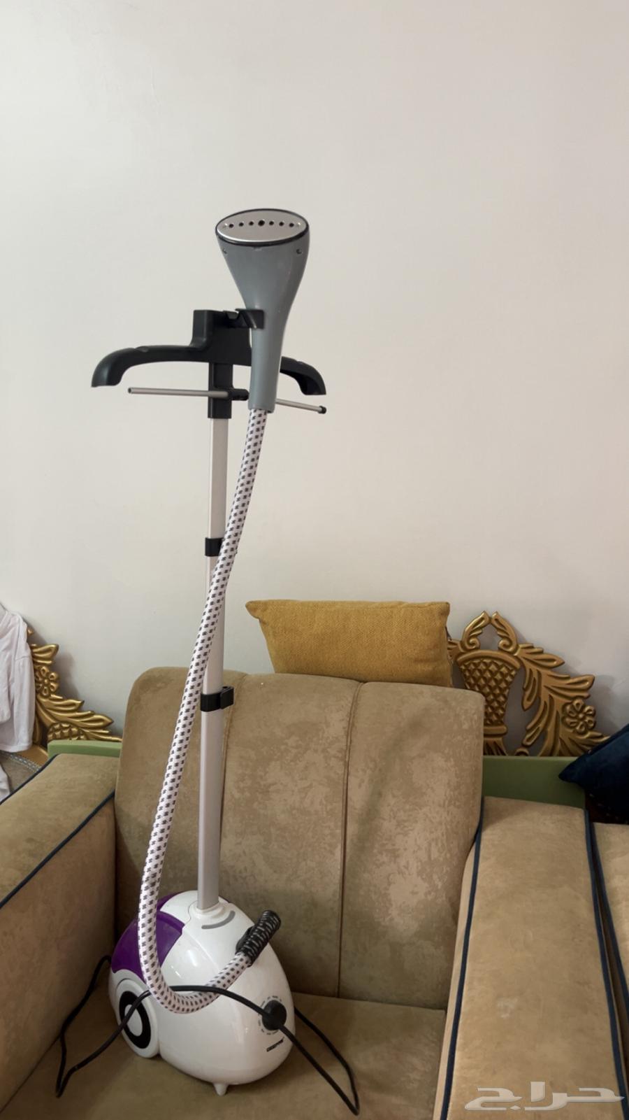 اثاث و مكواه وشاشة مع طاولته جديده وتشتغل والله نظيفف64549457804546114