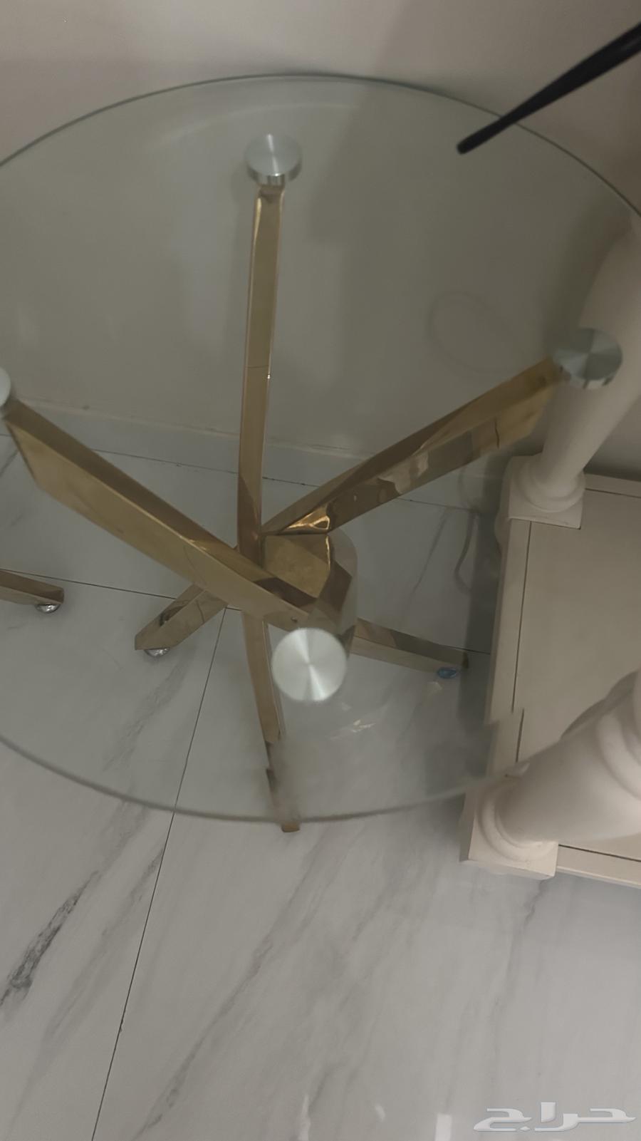 Medium-sized serving tables64547749494402110