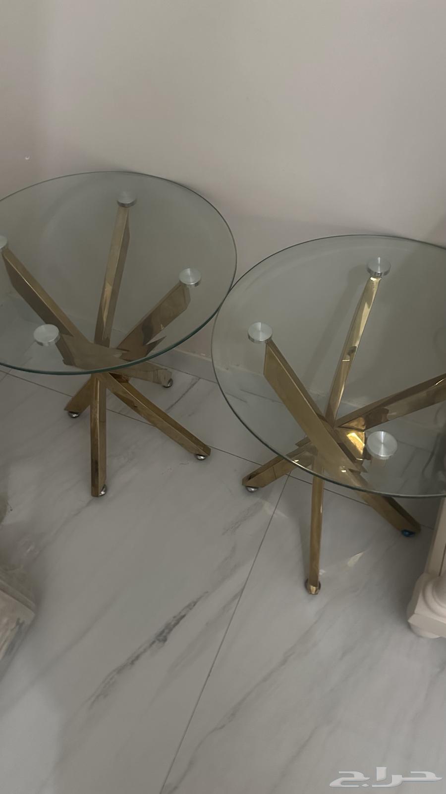 Medium-sized serving tables64547749494402112