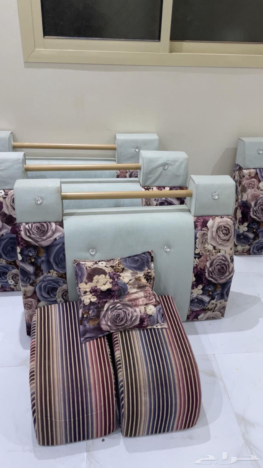 Corner supports for sale with four brackets, two of them64551891018242110