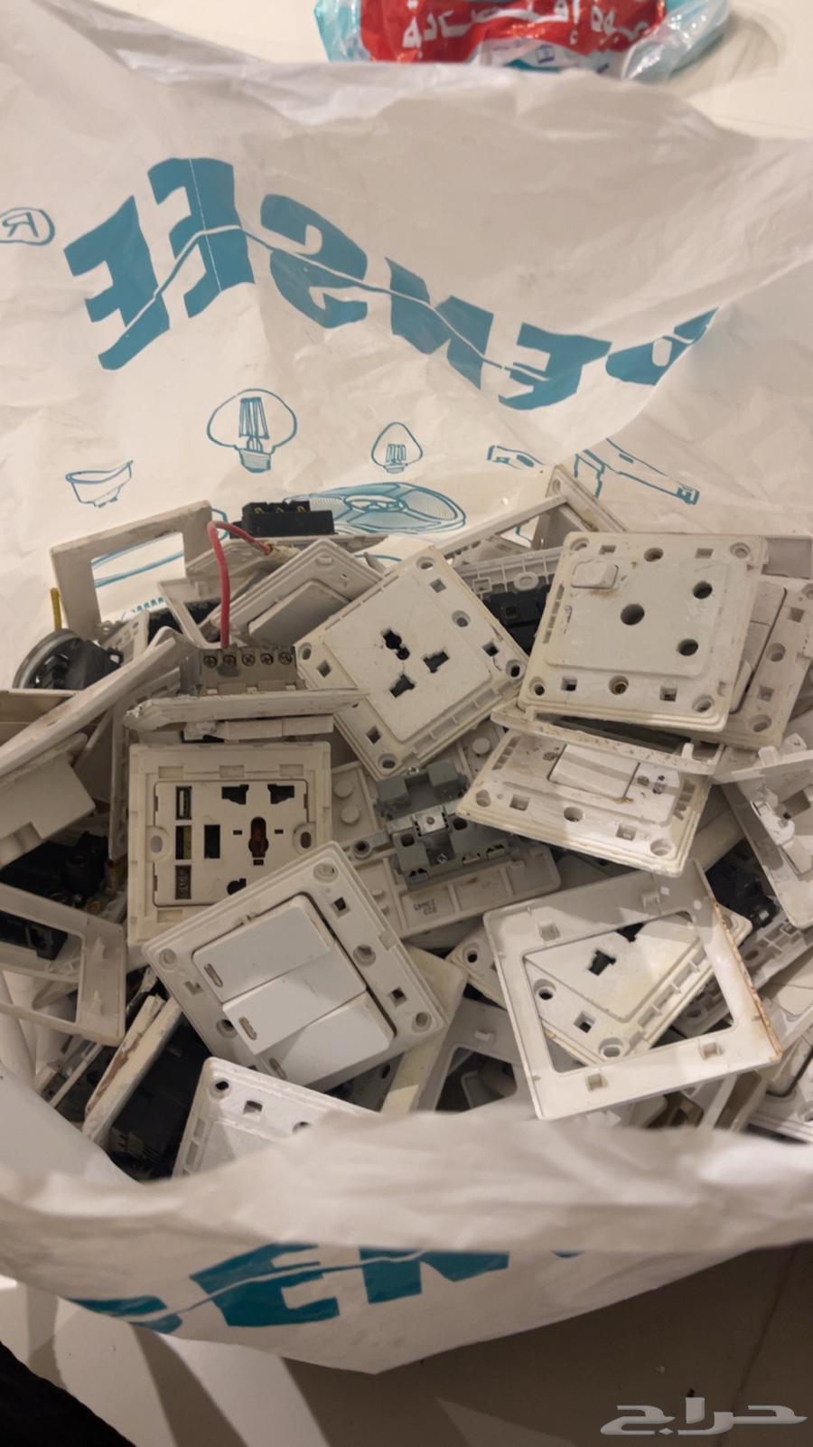 افياش كهرباء مستعمله و سبوت لايت مستعمله و مقابض ابواب مست64552463092993113