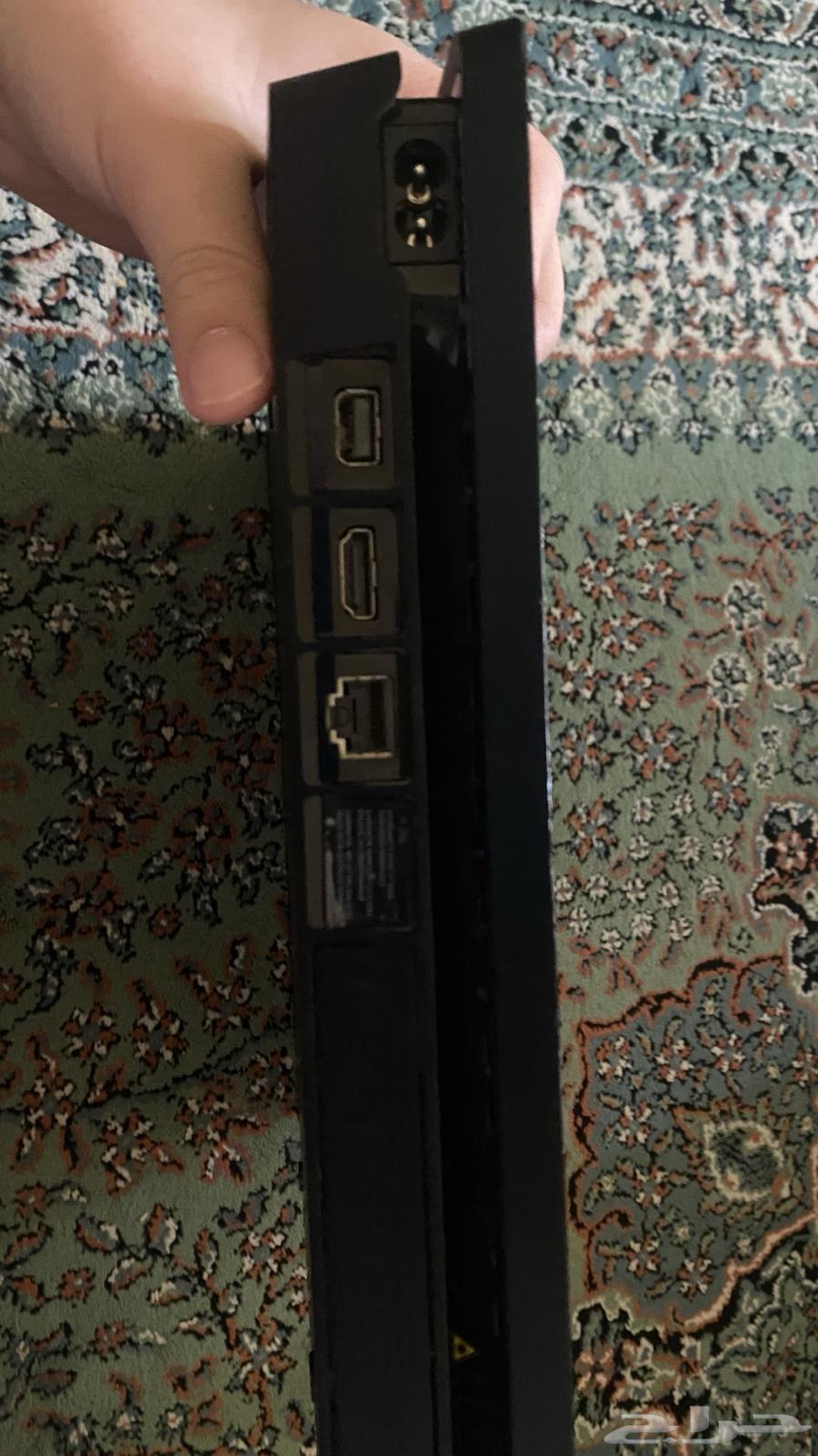 Slim PlayStation 4, never stopped working64545870440450112