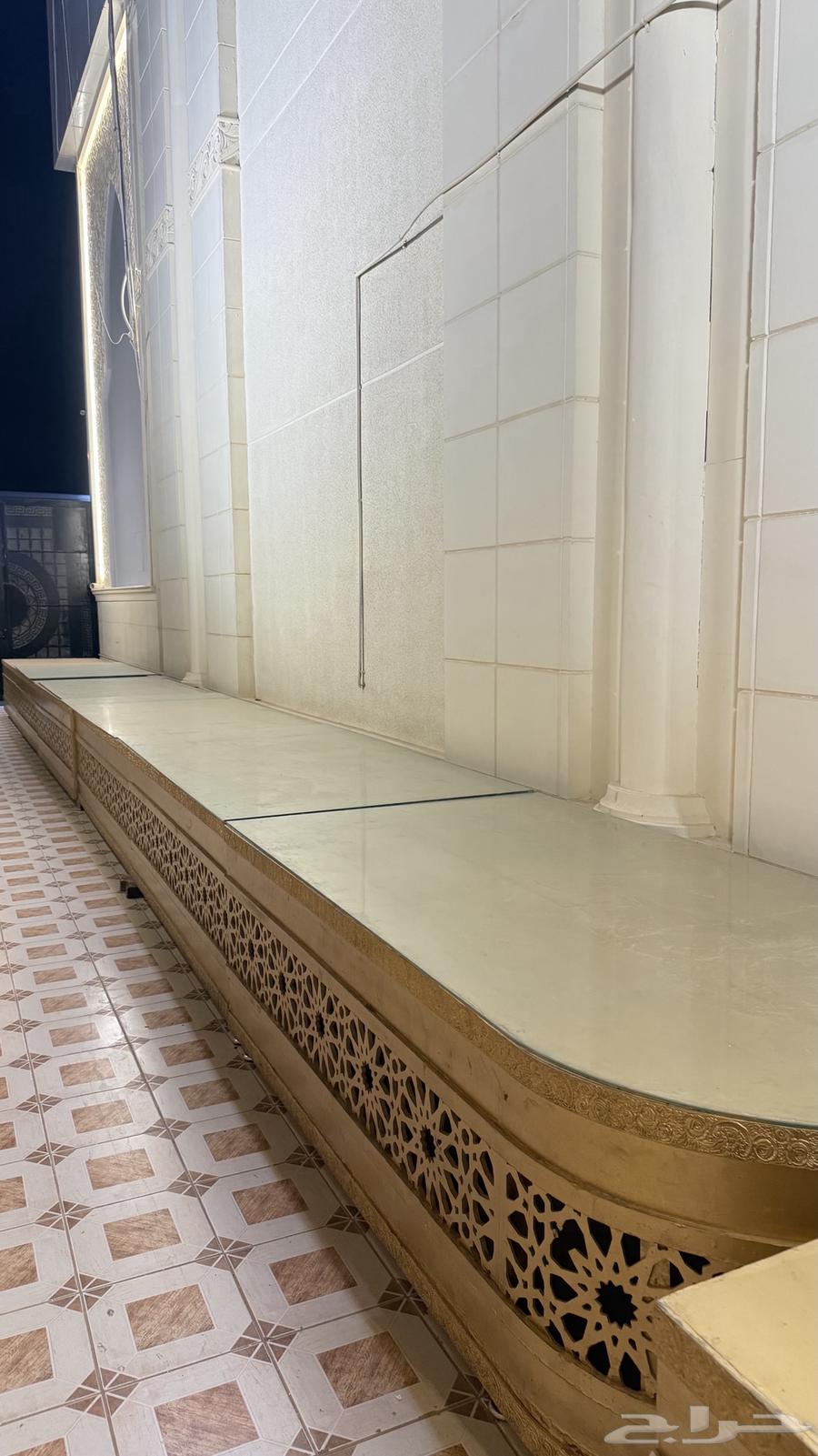 Buffet table right palace never broken before64543846159618111