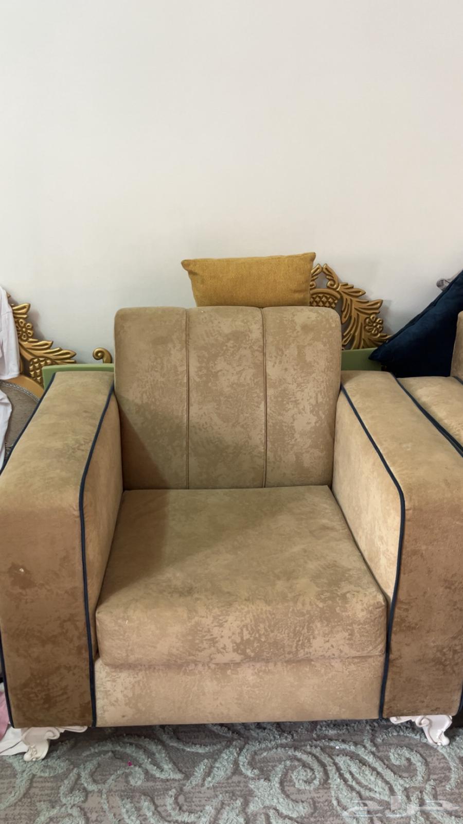 اثاث و مكواه وشاشة مع طاولته جديده وتشتغل والله نظيفف64549457804546110